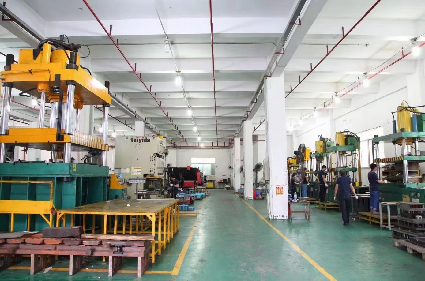 鹏丰精密-冷镦拉伸模具